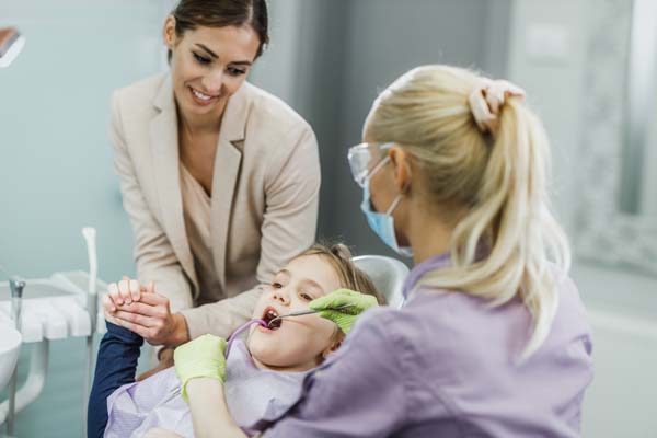 How A Family Dentist Can Keep Your Entire Family Smiling